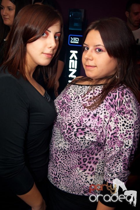 Distracţie în Club Atti's, 