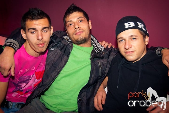 Distracţie în Club Atti's, 