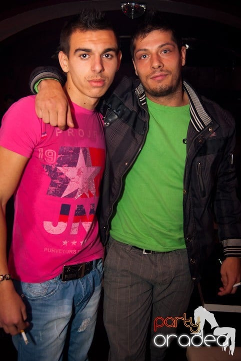 Distracţie în Club Atti's, 