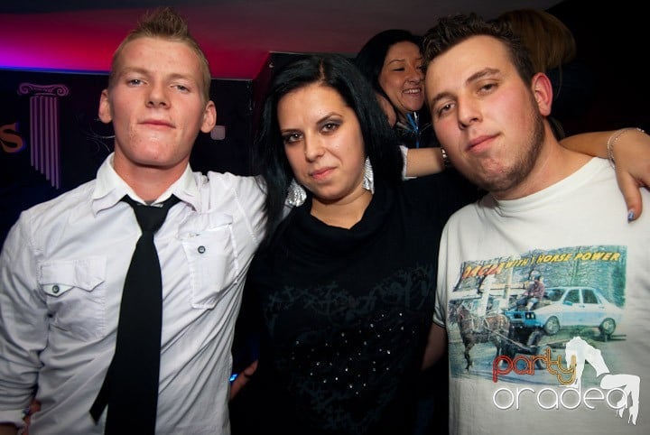 Distracţie în Club Atti's, 