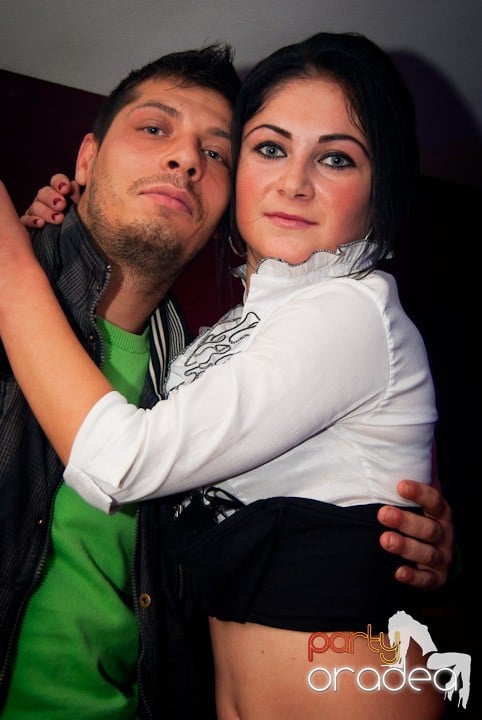 Distracţie în Club Atti's, 