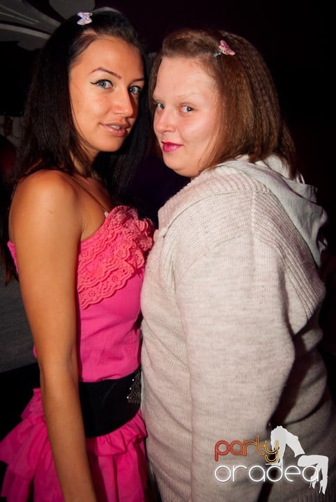 Distracţie în Club Atti's, 