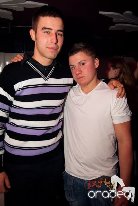 Distracţie în Club Atti's, 