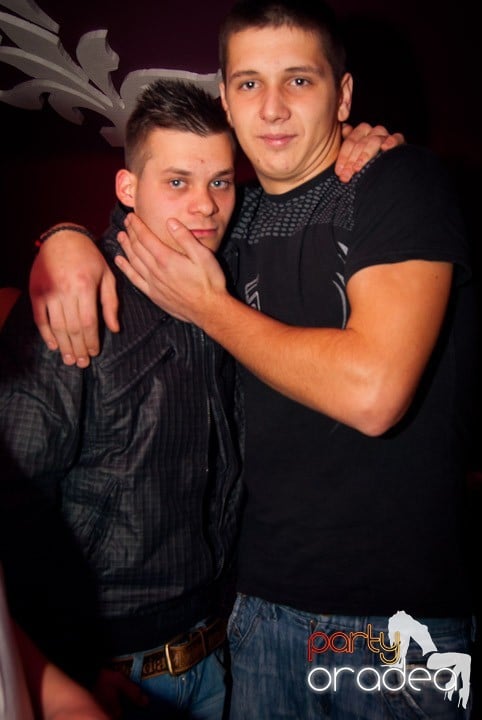 Distracţie în Club Atti's, 