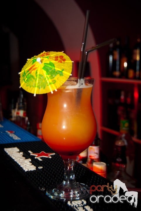 Distracţie în Club Atti's, 