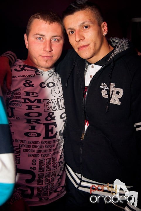 Distracţie în Club Atti's, 