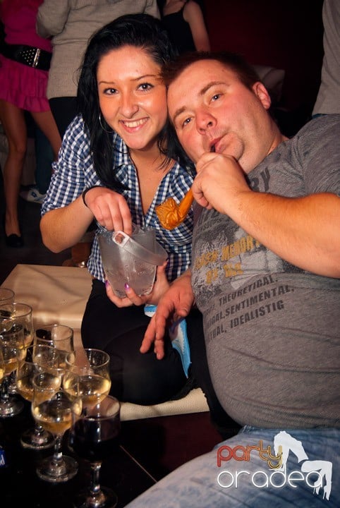 Distracţie în Club Atti's, 