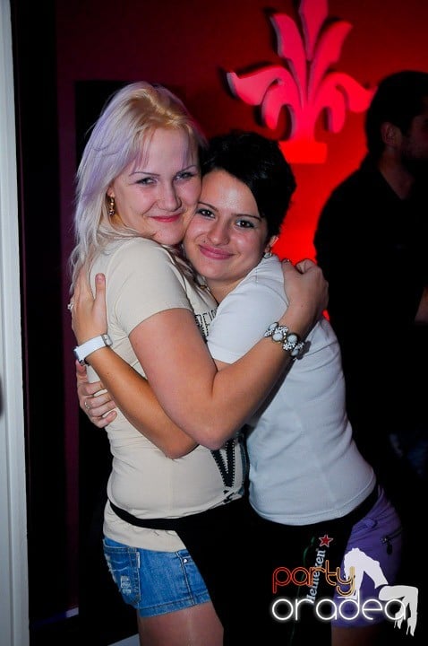 Distracţie în Club Atti's, 