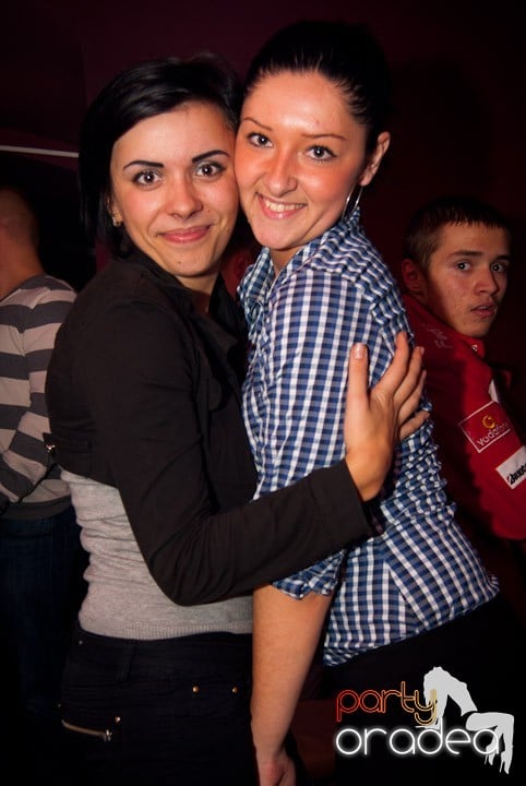 Distracţie în Club Atti's, 