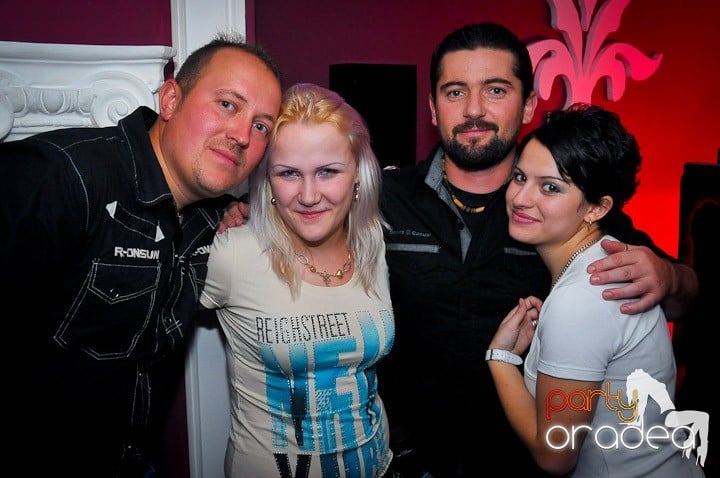 Distracţie în Club Atti's, 