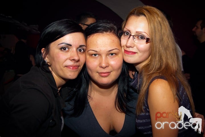 Distracţie în Club Atti's, 