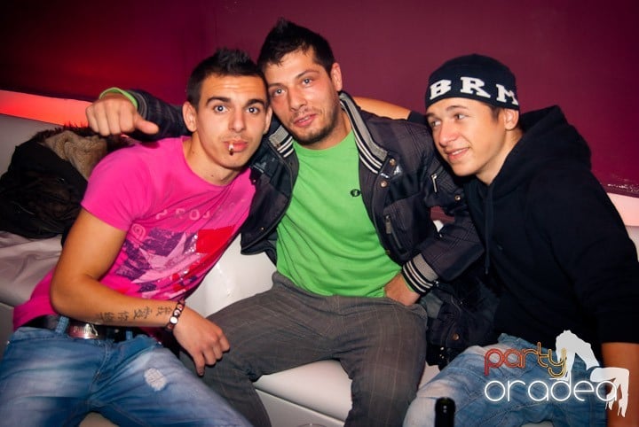 Distracţie în Club Atti's, 