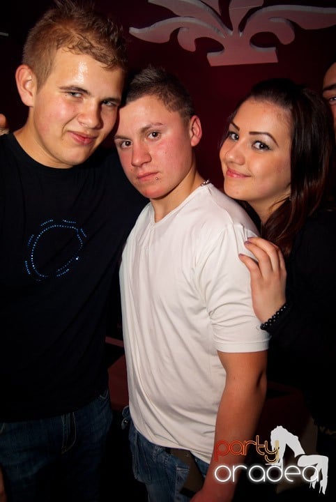 Distracţie în Club Atti's, 