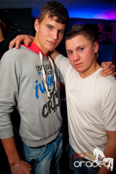 Distracţie în Club Atti's, 