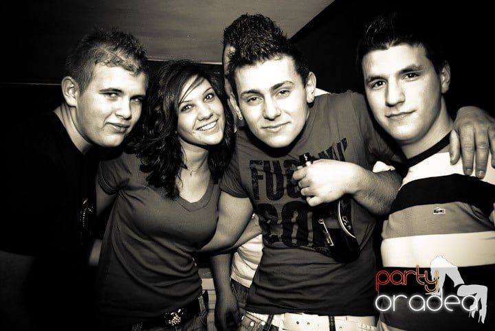 Distracţie în Club Atti's, 