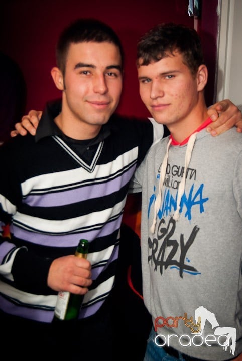 Distracţie în Club Atti's, 