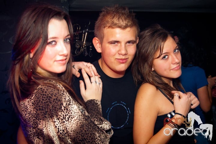 Distracţie în Club Atti's, 