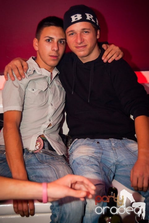 Distracţie în Club Atti's, 