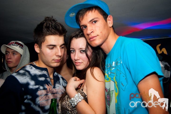 Distracţie în Club Atti's, 