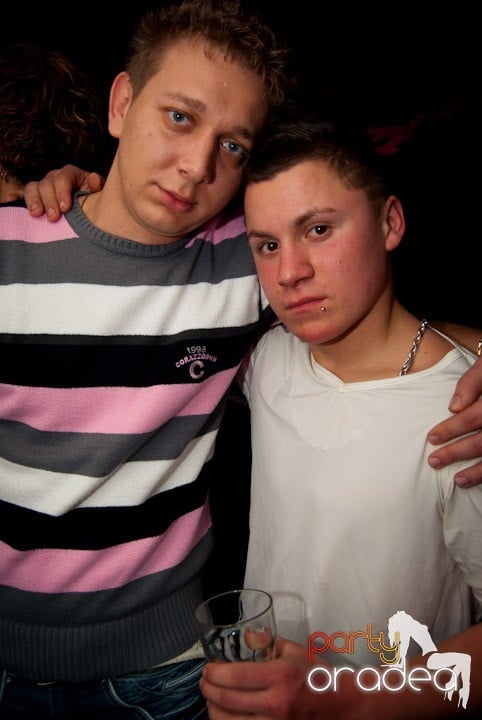 Distracţie în Club Atti's, 