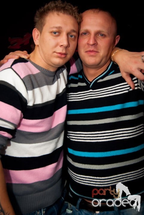 Distracţie în Club Atti's, 