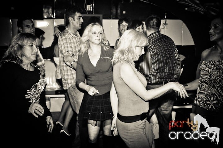 Distracţie în Club Atti's, 