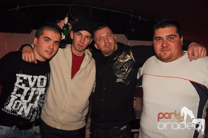 Distracţie în Club Atti's, 