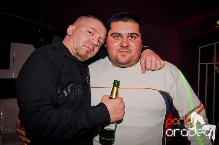 Distracţie în Club Atti's, 