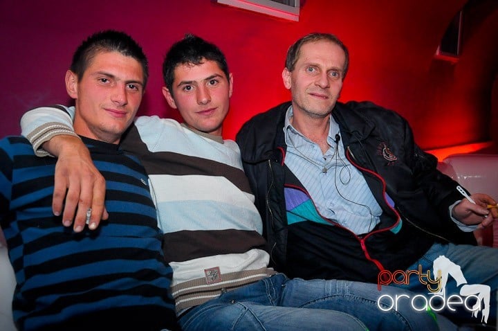 Distracţie în Club Atti's, 