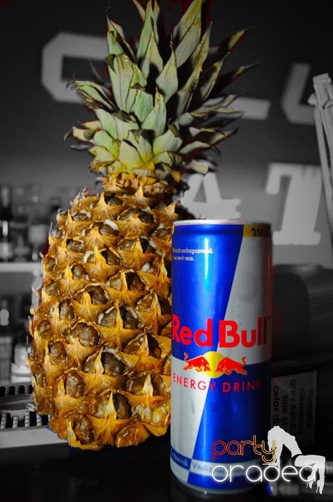 Distracţie în Club Atti's, 