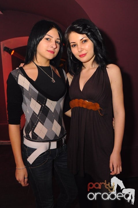 Distracţie în Club Atti's, 