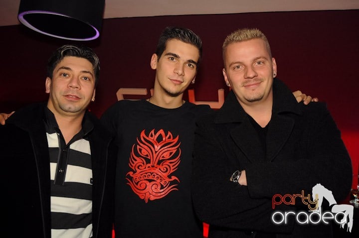 Distracţie în Club Atti's, 