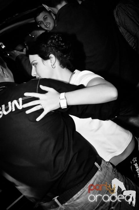 Distracţie în Club Atti's, 