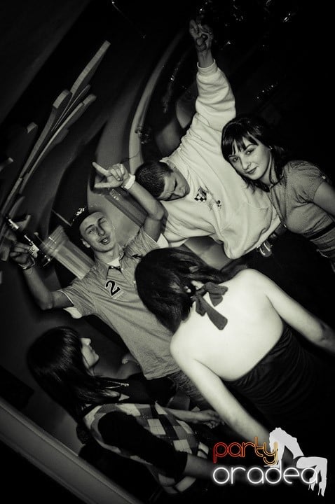 Distracţie în Club Atti's, 