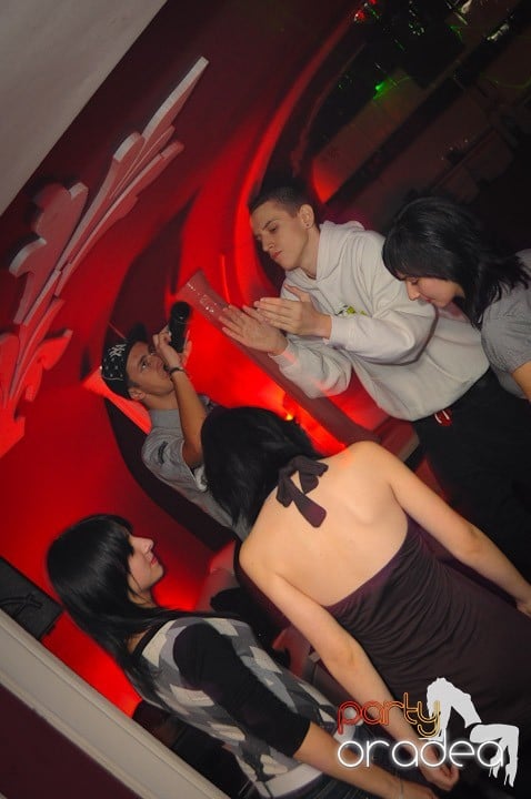 Distracţie în Club Atti's, 