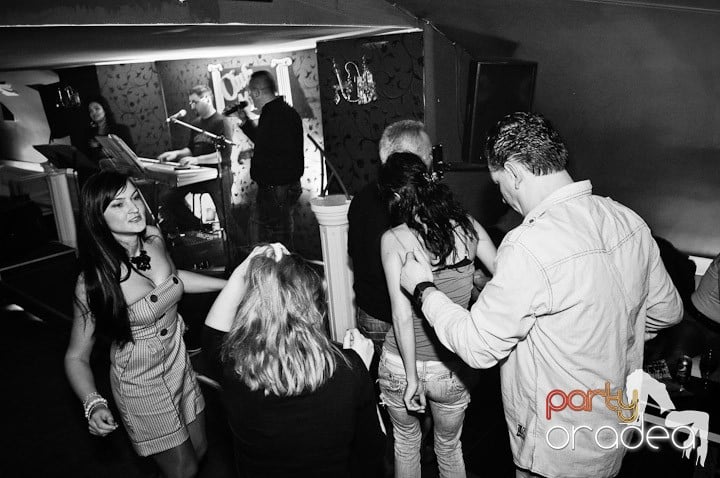 Distracţie în Club Atti's, 