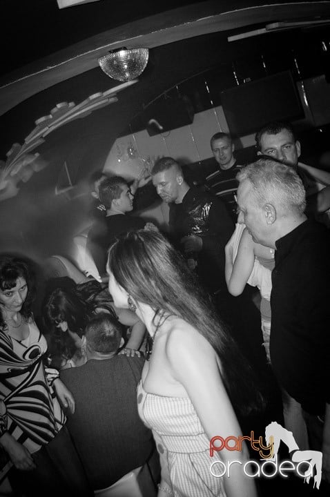 Distracţie în Club Atti's, 