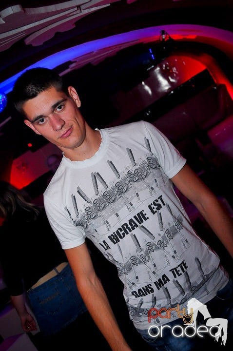 Distracţie în Club Atti's, 