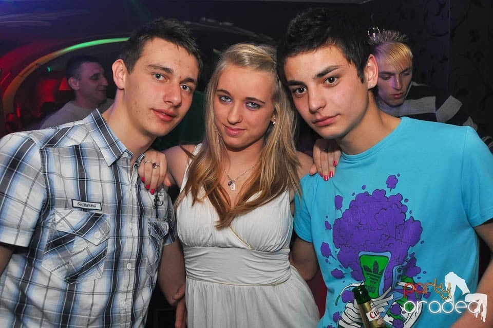 Distracţie în Club Atti's, 