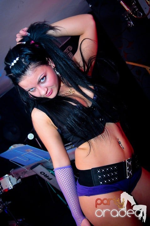 Distracţie în Club Atti's, 