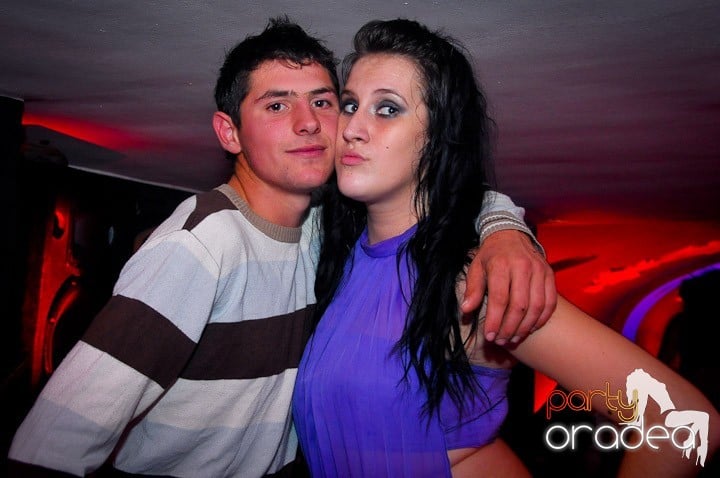 Distracţie în Club Atti's, 