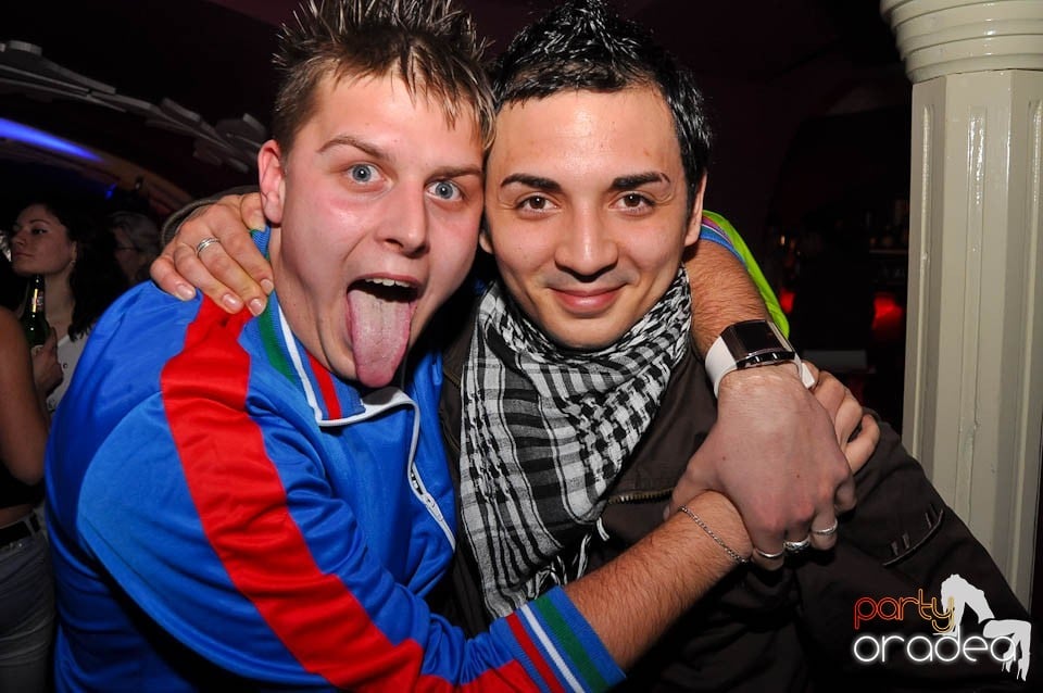 Distracţie în Club Atti's, 