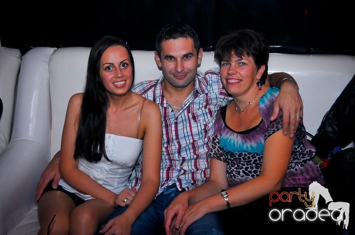 Distracţie în Club Atti's, 