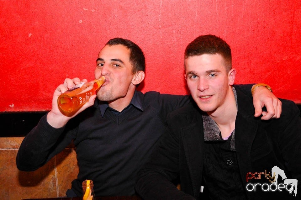 Distracţie în Club Downtown, 