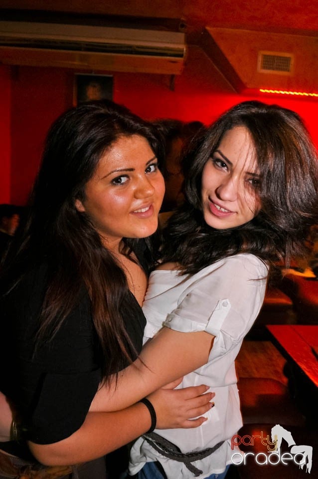 Distracţie în Club Downtown, 