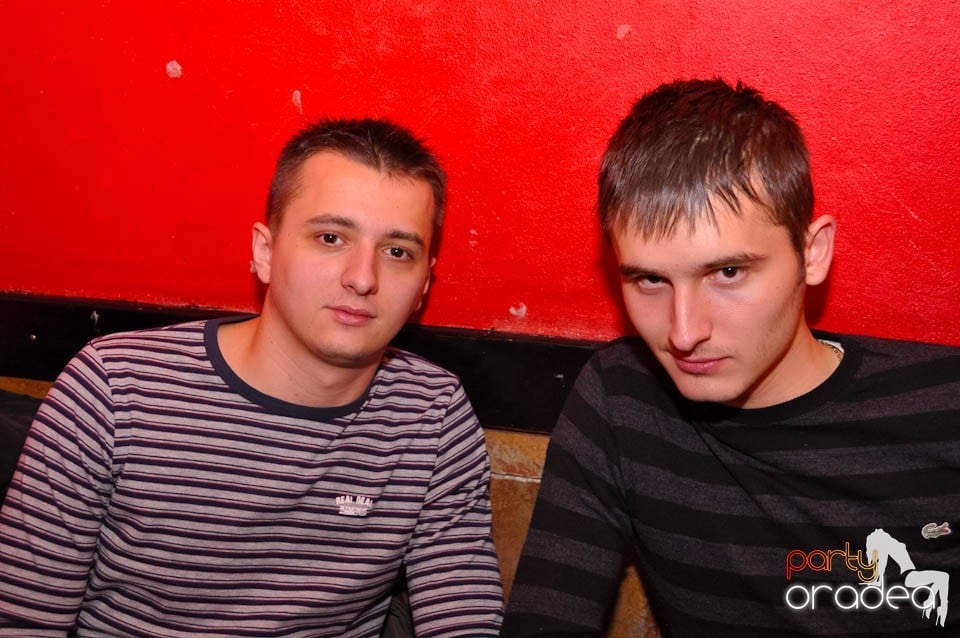 Distracţie în Club Downtown, 