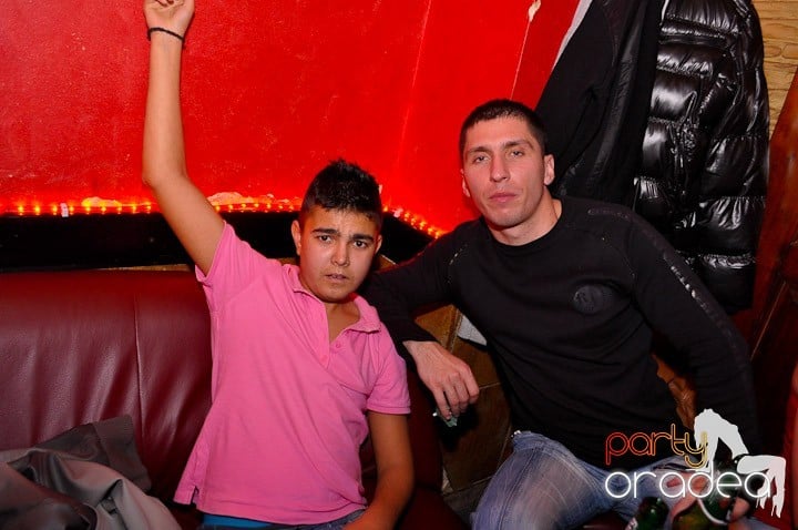 Distracţie în Club Downtown, 
