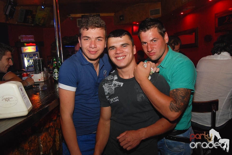 Distracţie în Club Downtown, 