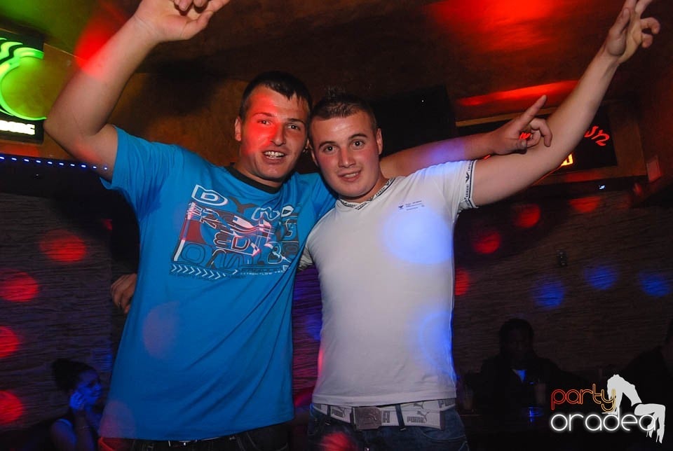 Distracţie în Club Downtown, 