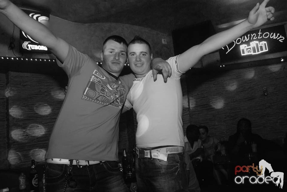 Distracţie în Club Downtown, 